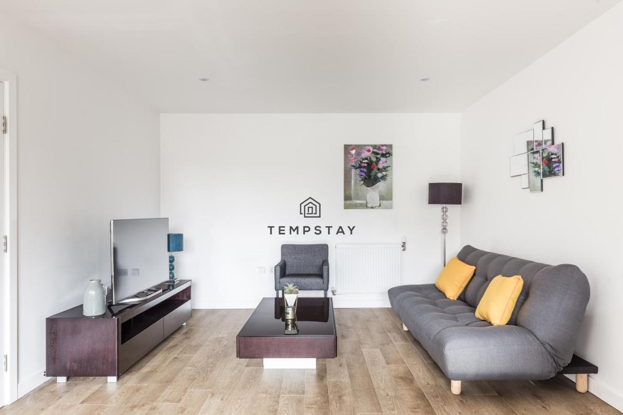 Modern Private Apartment -Balcony-Tube Station Londra Dış mekan fotoğraf